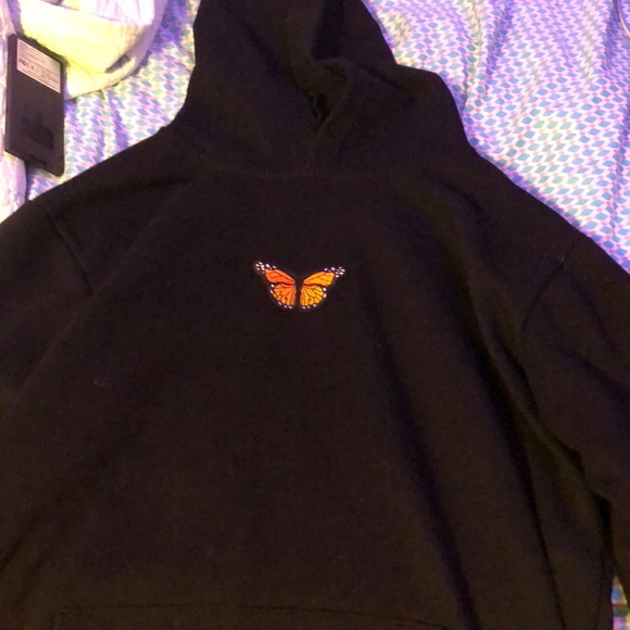 Tops - 💜black butterfly hoodie